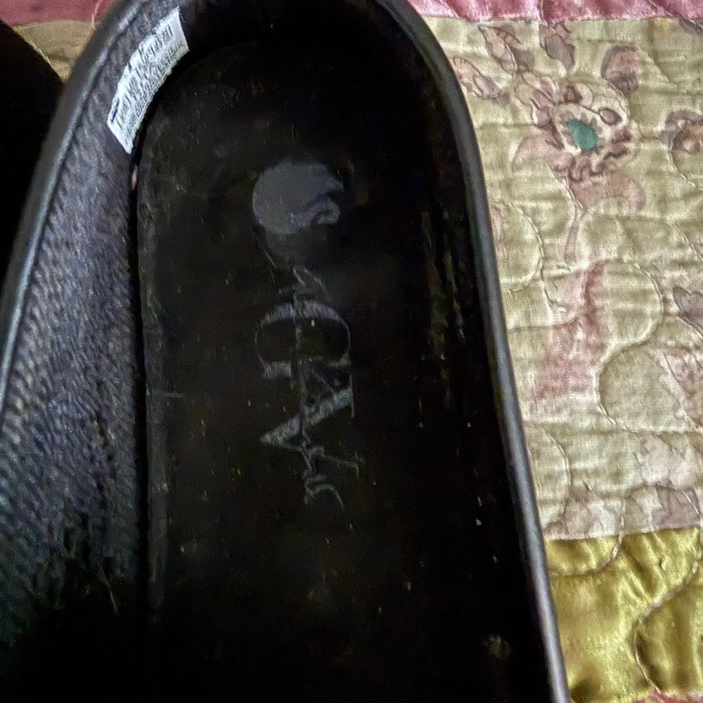 Gloria Vanderbilt Black Loafers with Bow Detail